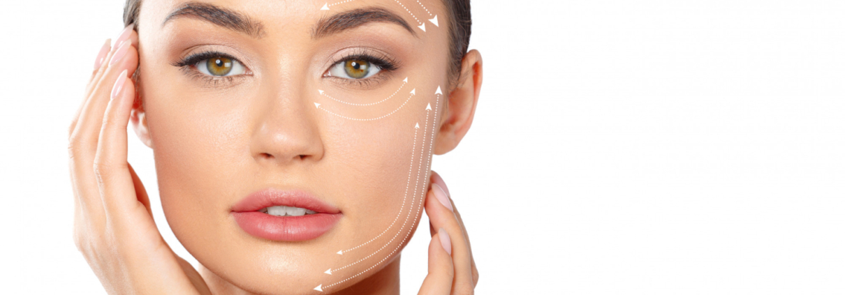 Mulher jovem em avaliação estética facial para Botox preventivo